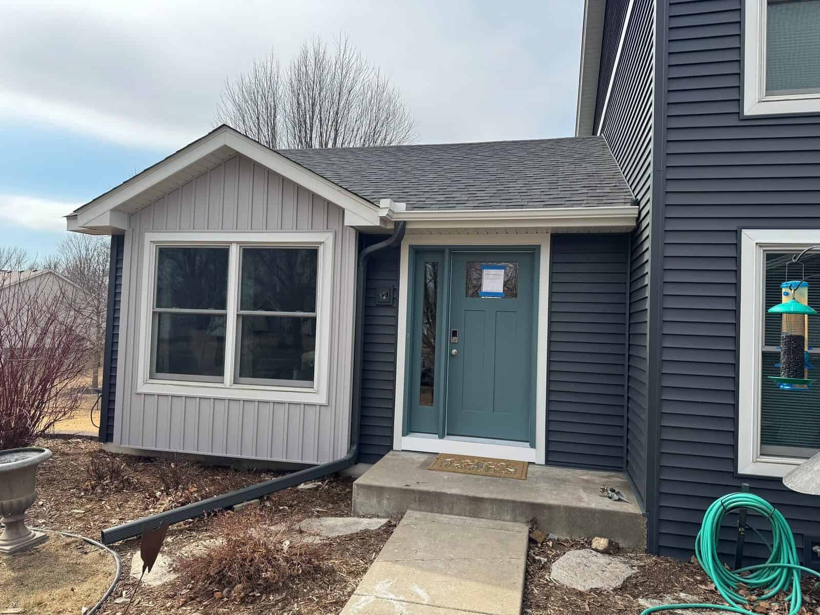 Farmington, MN home with new Deep Cavern siding and a Therma-Tru entry door
