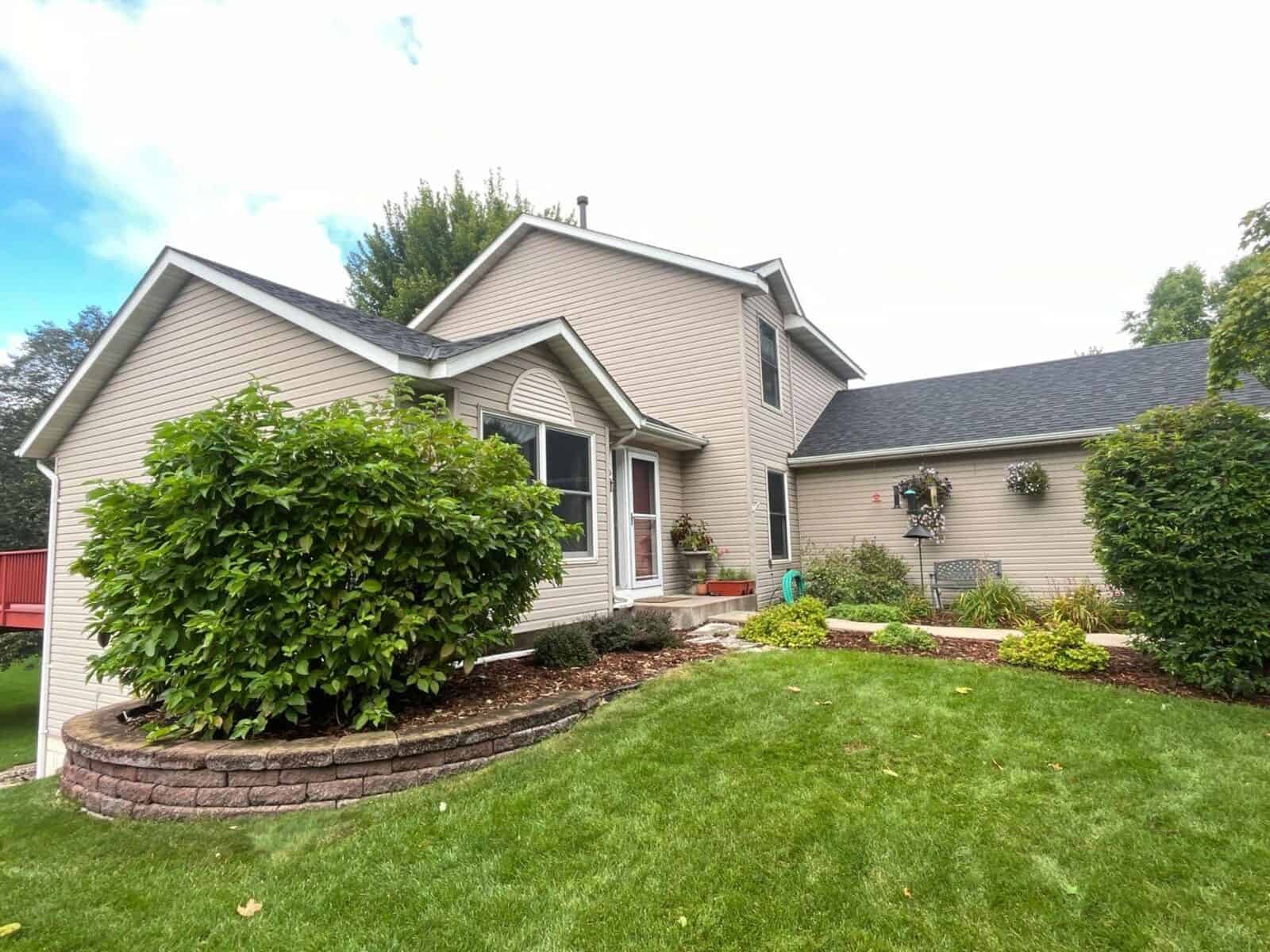 Farmington, MN home before its exterior remodel