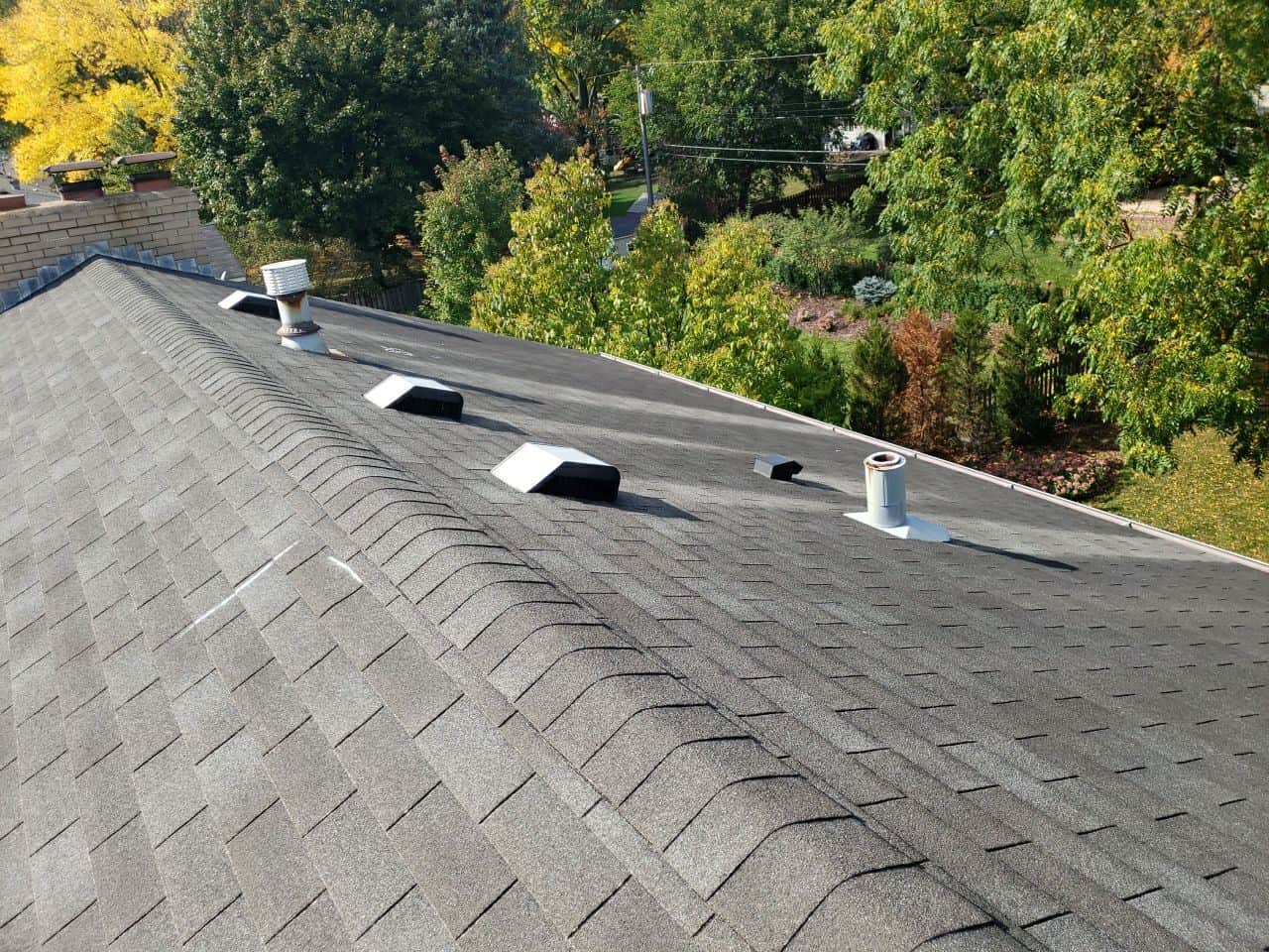 Owens Corning Duration shingles in Onyx Black up close