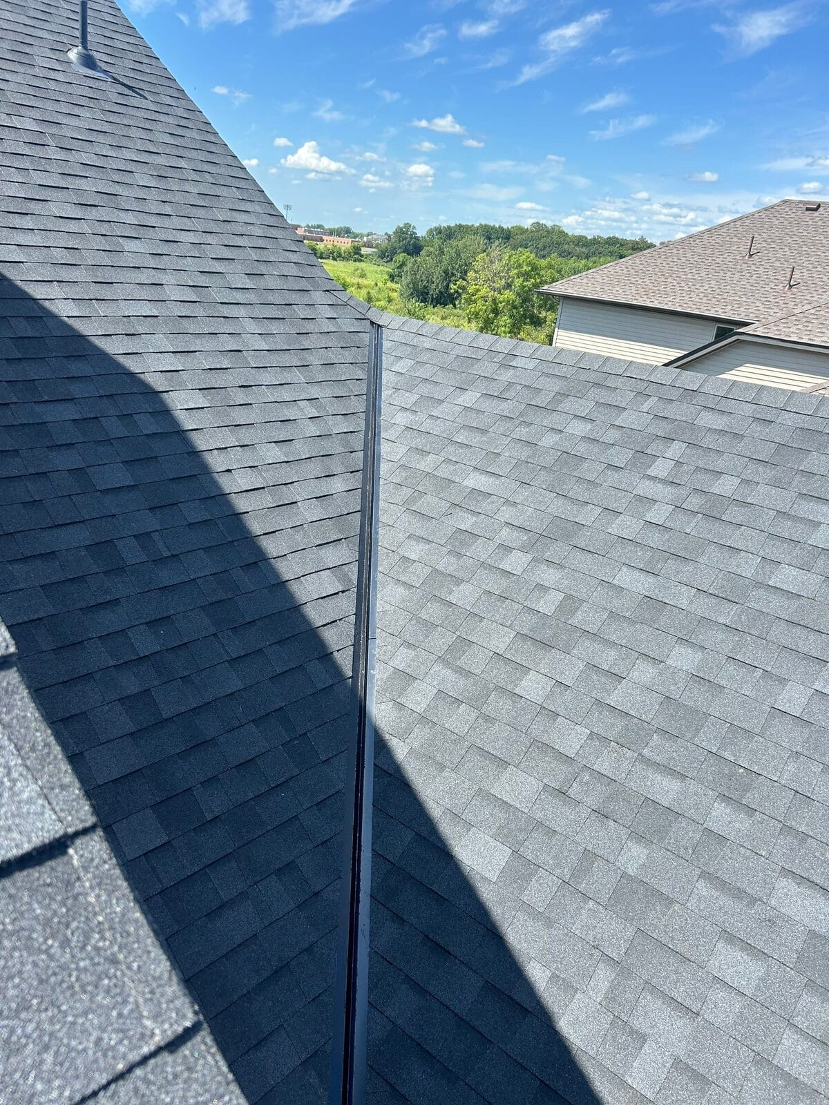 Owens Corning Duration shingles in Onyx Black up close