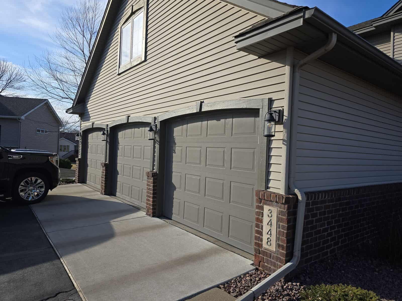 Garage of a St. Michael, MN home with new steel siding and a shake accent