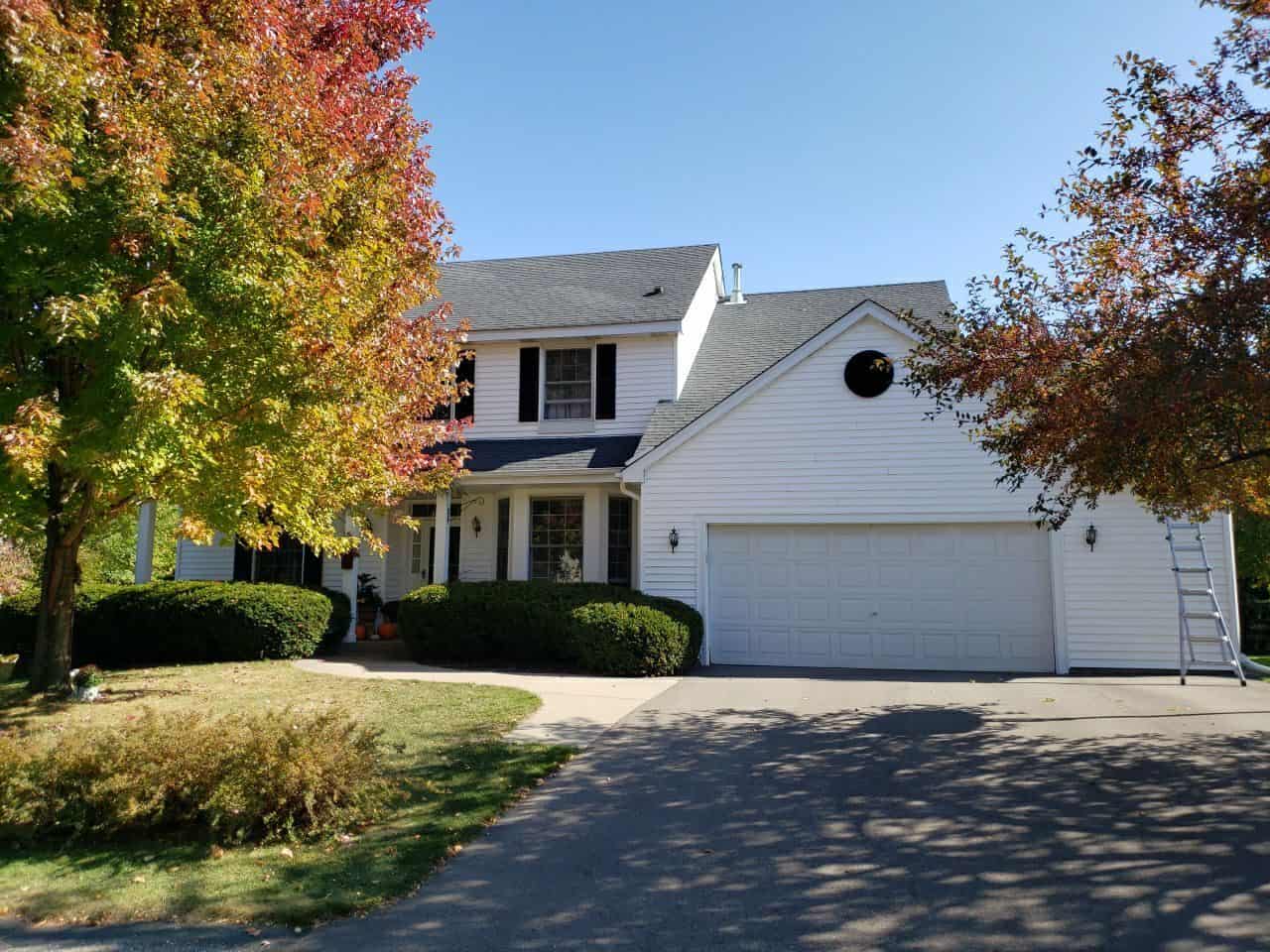 Eden Prairie, MN home with a new GAF Timberline HDZ roof in Charcoal