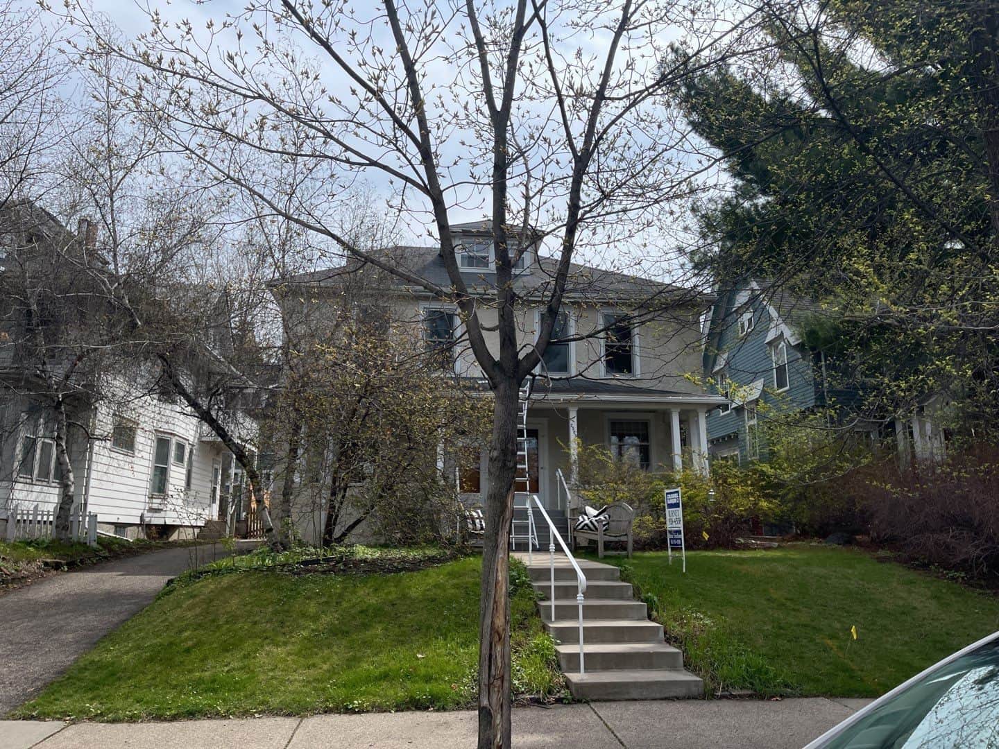 Minneapolis, MN home from the street before its roof replacement