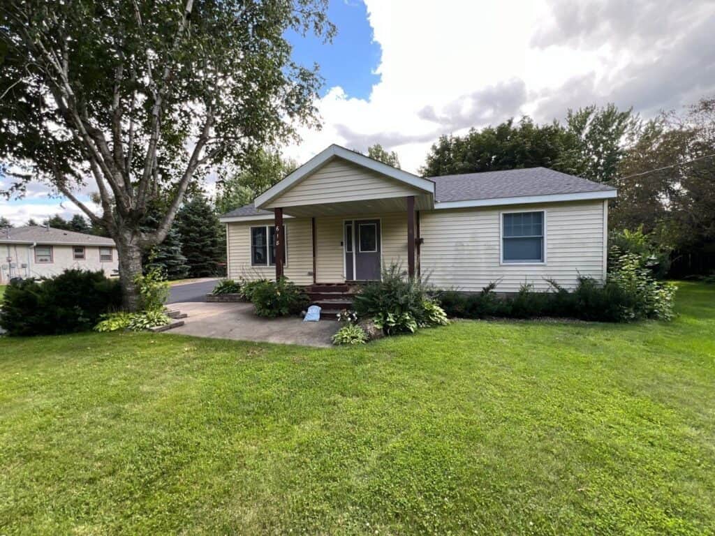 Monticello, MN home with a new CertainTeed Landmark roof in Moire Black