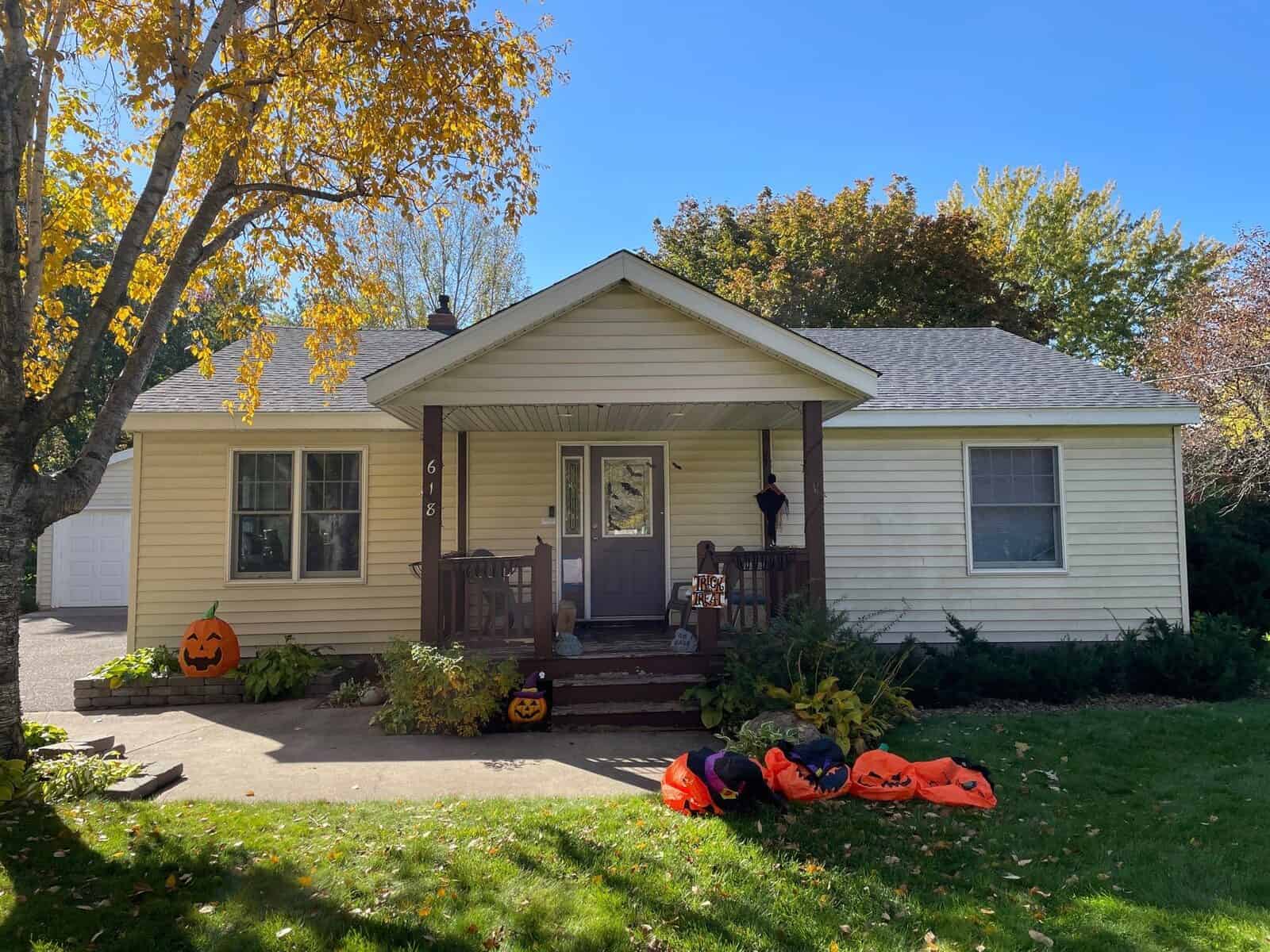 CertainTeed Landmark shingles in Moire Black on a Monticello, MN home