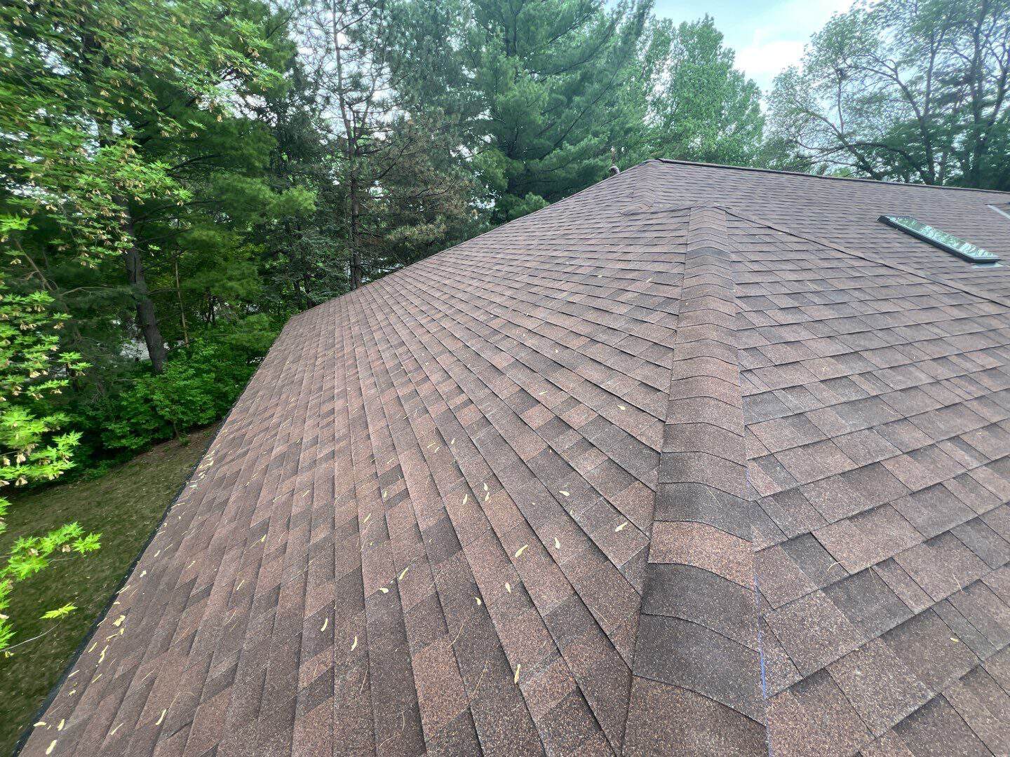 Finished ridge of a Malarkey Vista Antique Brown roof in Bloomington, MN