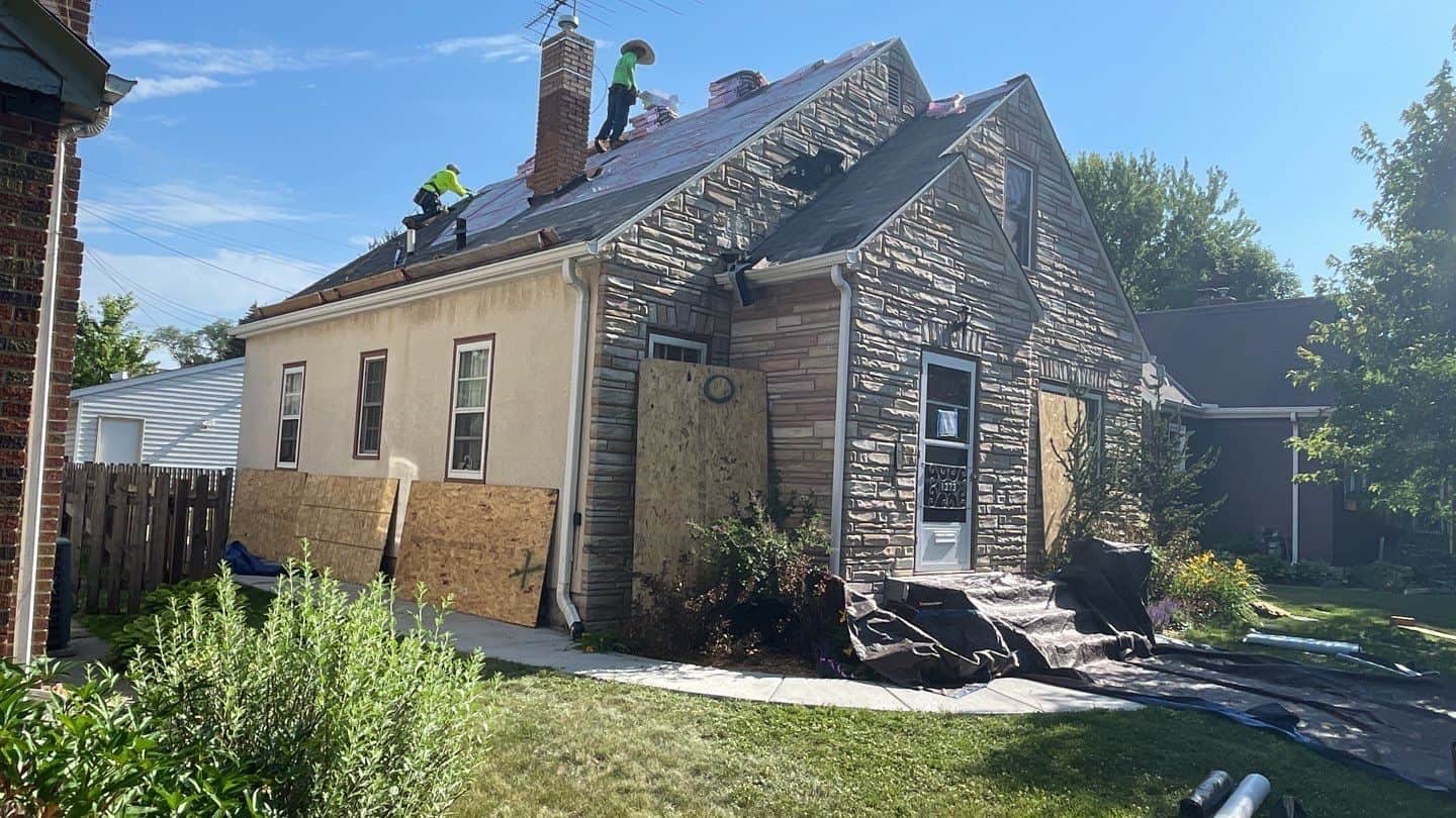 The crew installing a new Owens Corning Duration roof in Driftwood on a St. Paul, MN home