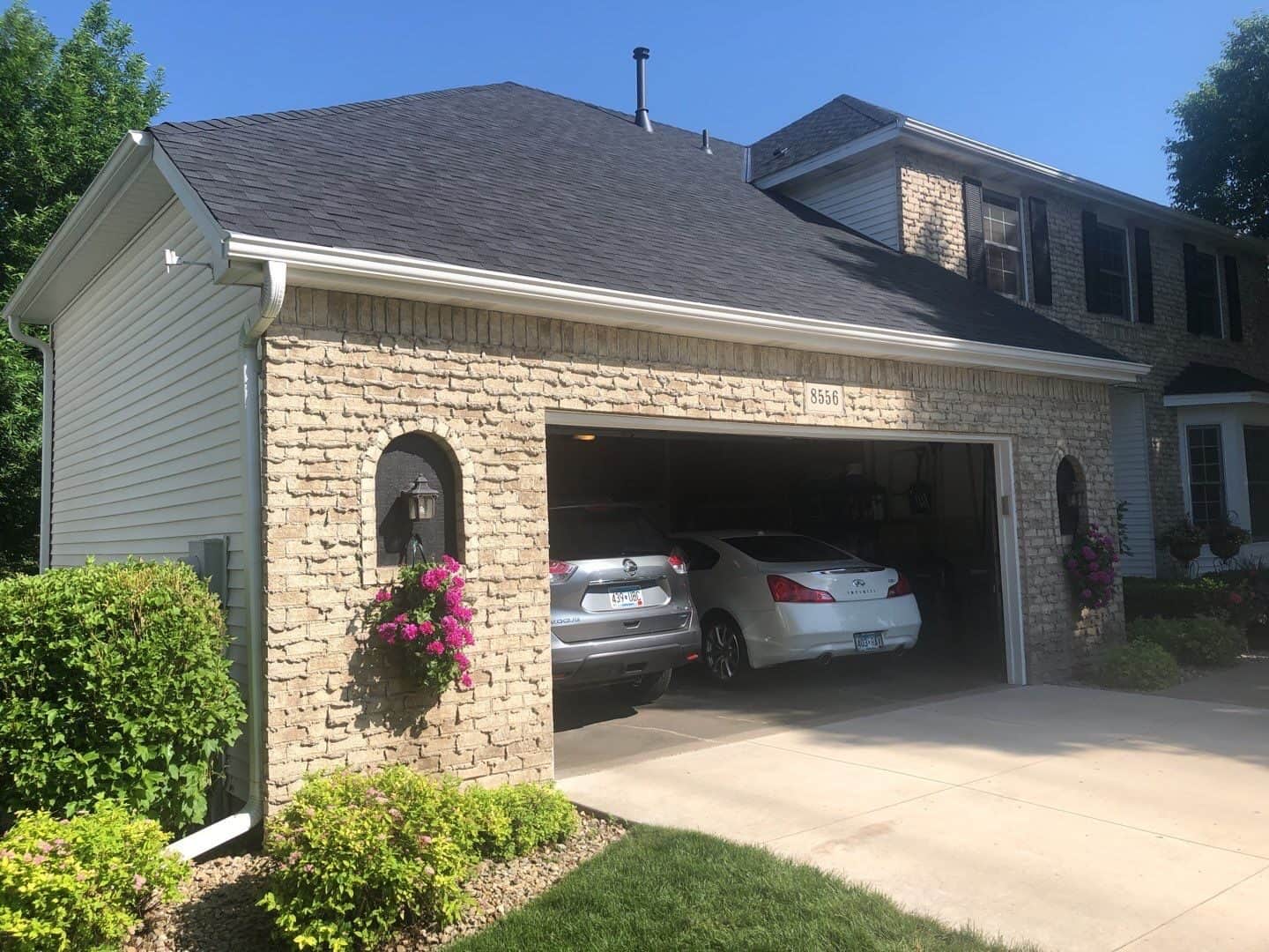 Garage and side view of an Eden Prairie, MN home with a new Onyx Black roof