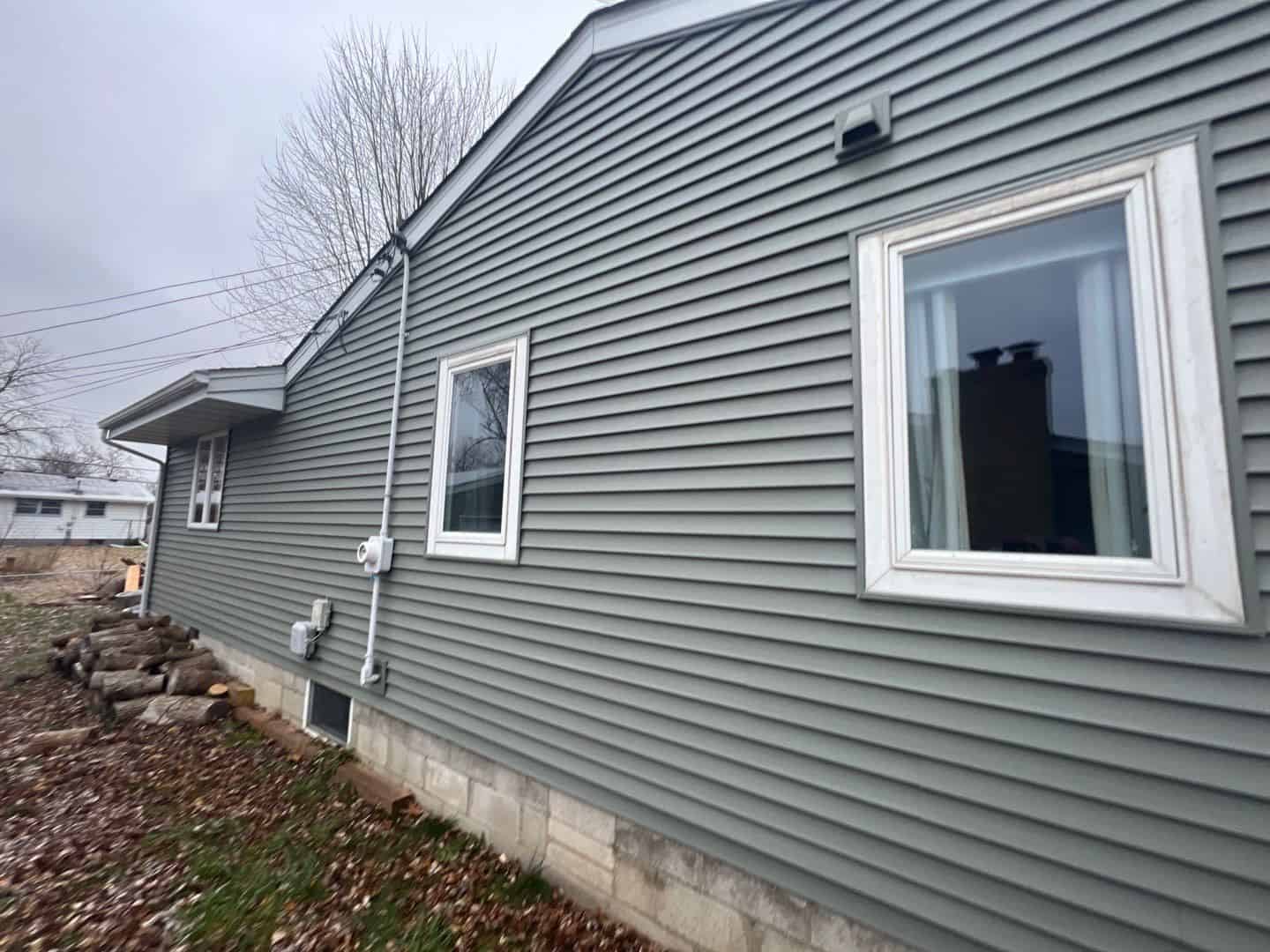Quiet Willow siding on the window wall of a Crystal, MN home