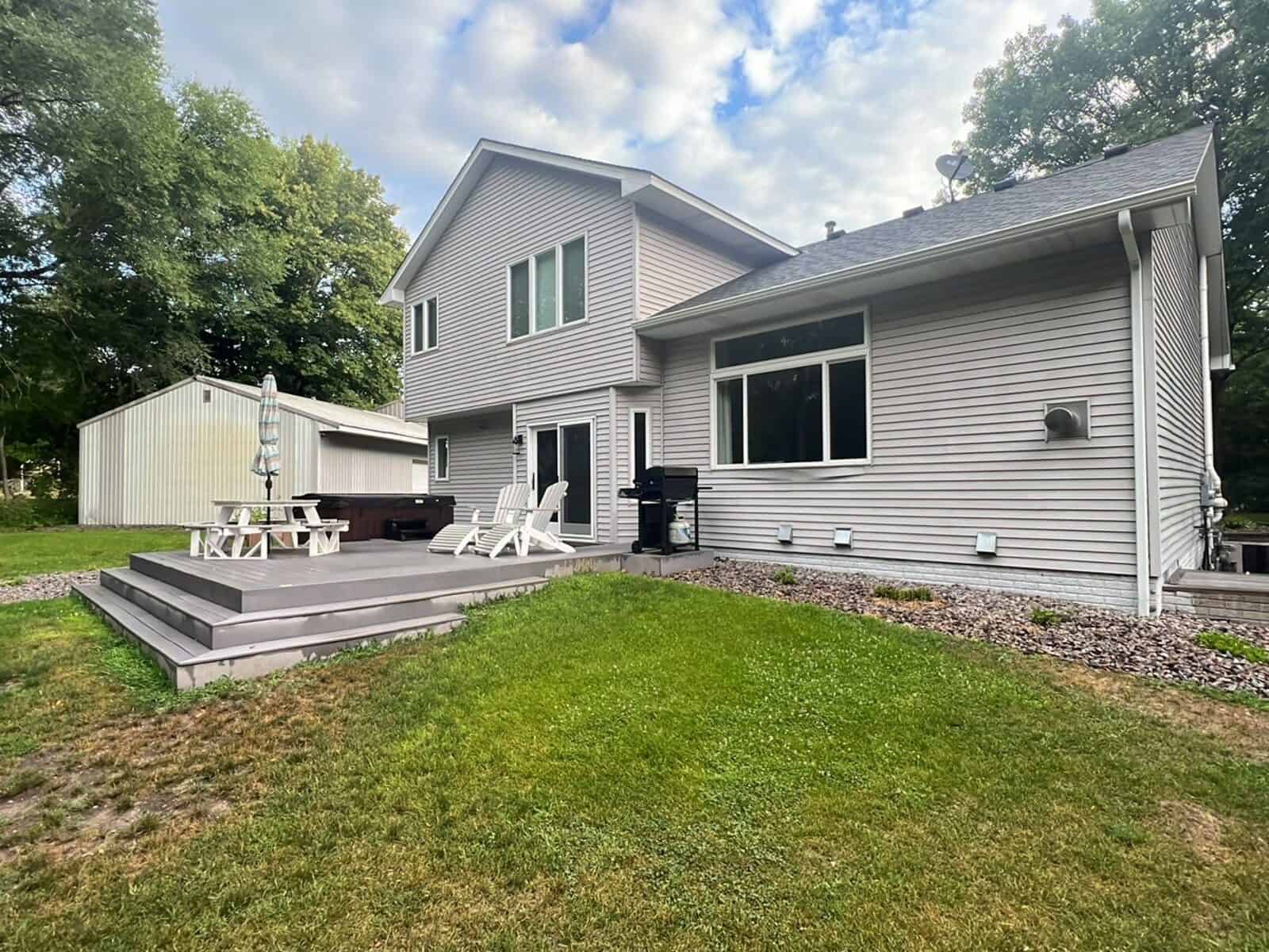 Annandale, MN home before its siding replacement