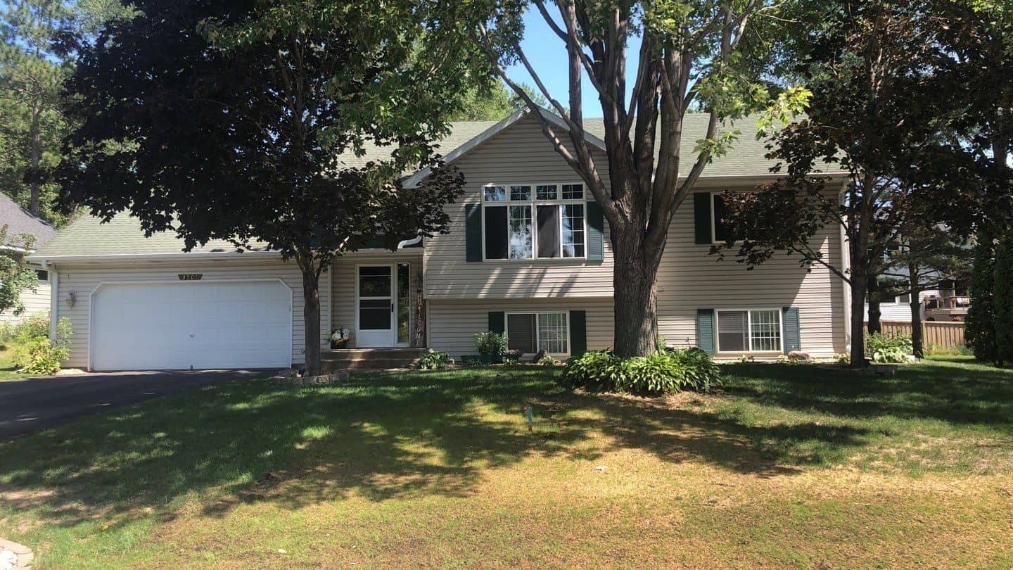 Wayzata, MN home with new seamless gutters