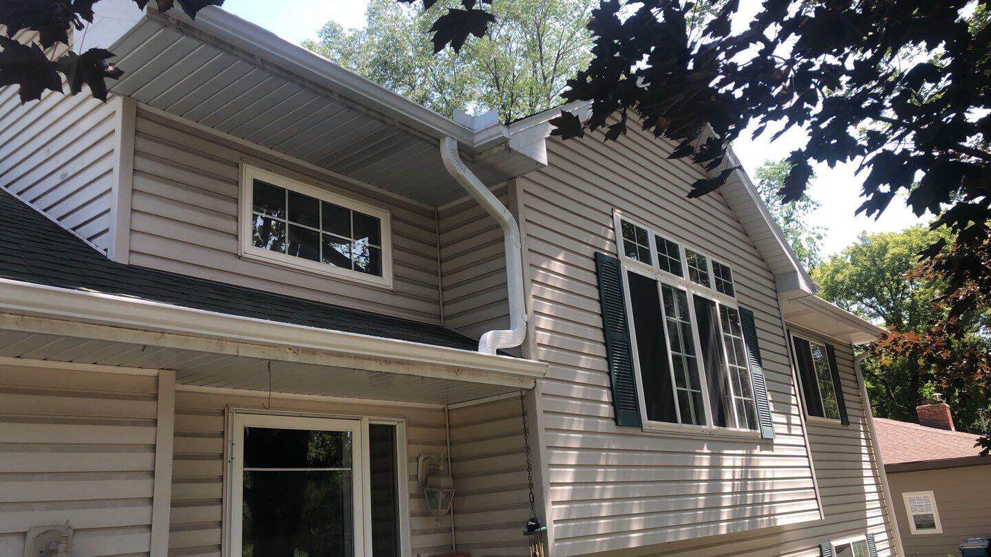 Gutter line on a Wayzata, MN home after a seamless gutter installation