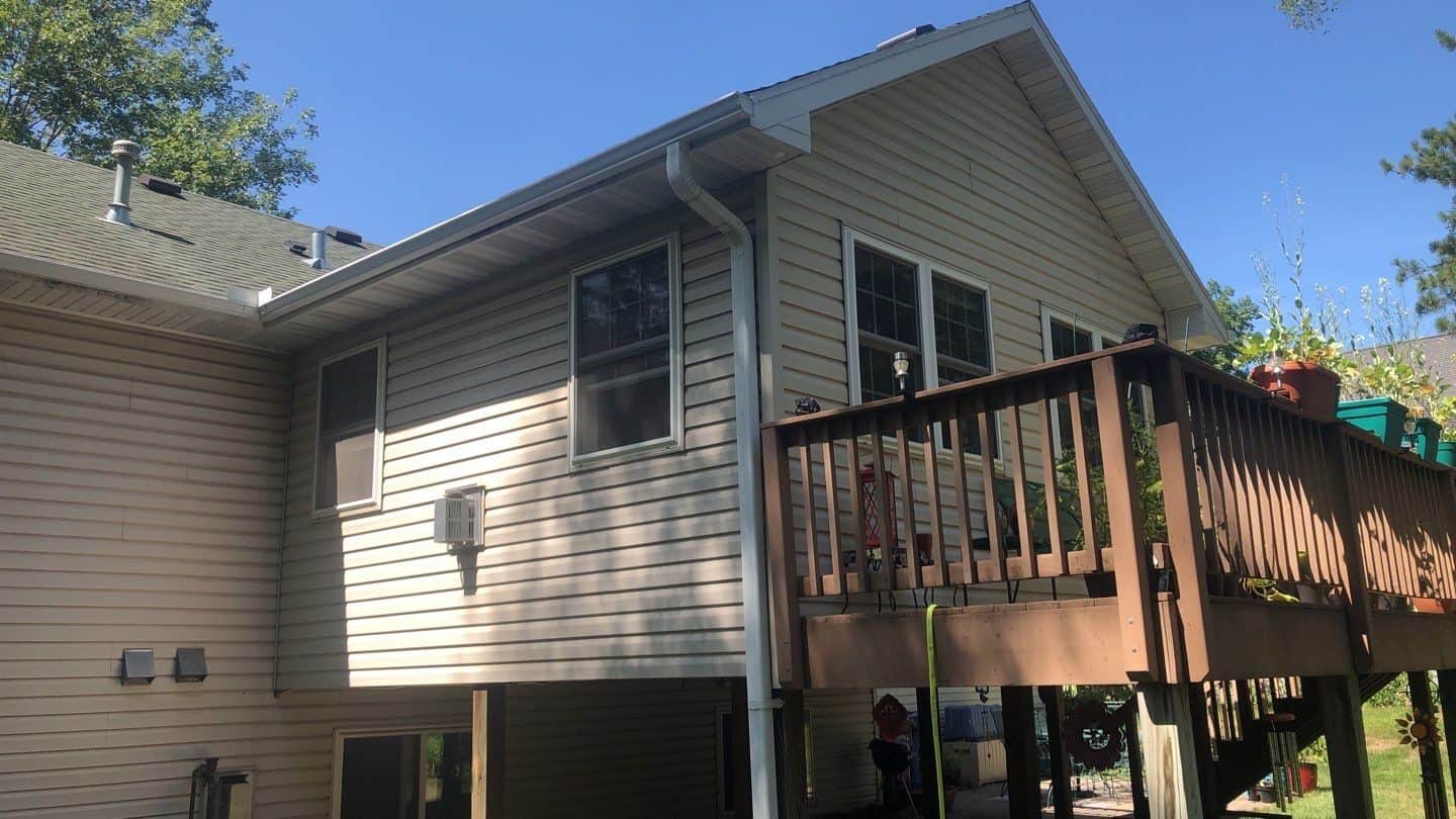 Side view of a Wayzata, MN home with new seamless gutters