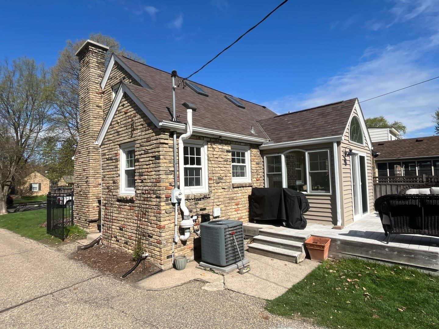 Malarkey Vista roof in Heather on the St. Louis Park, MN Perkins home after a full insurance-approved replacement