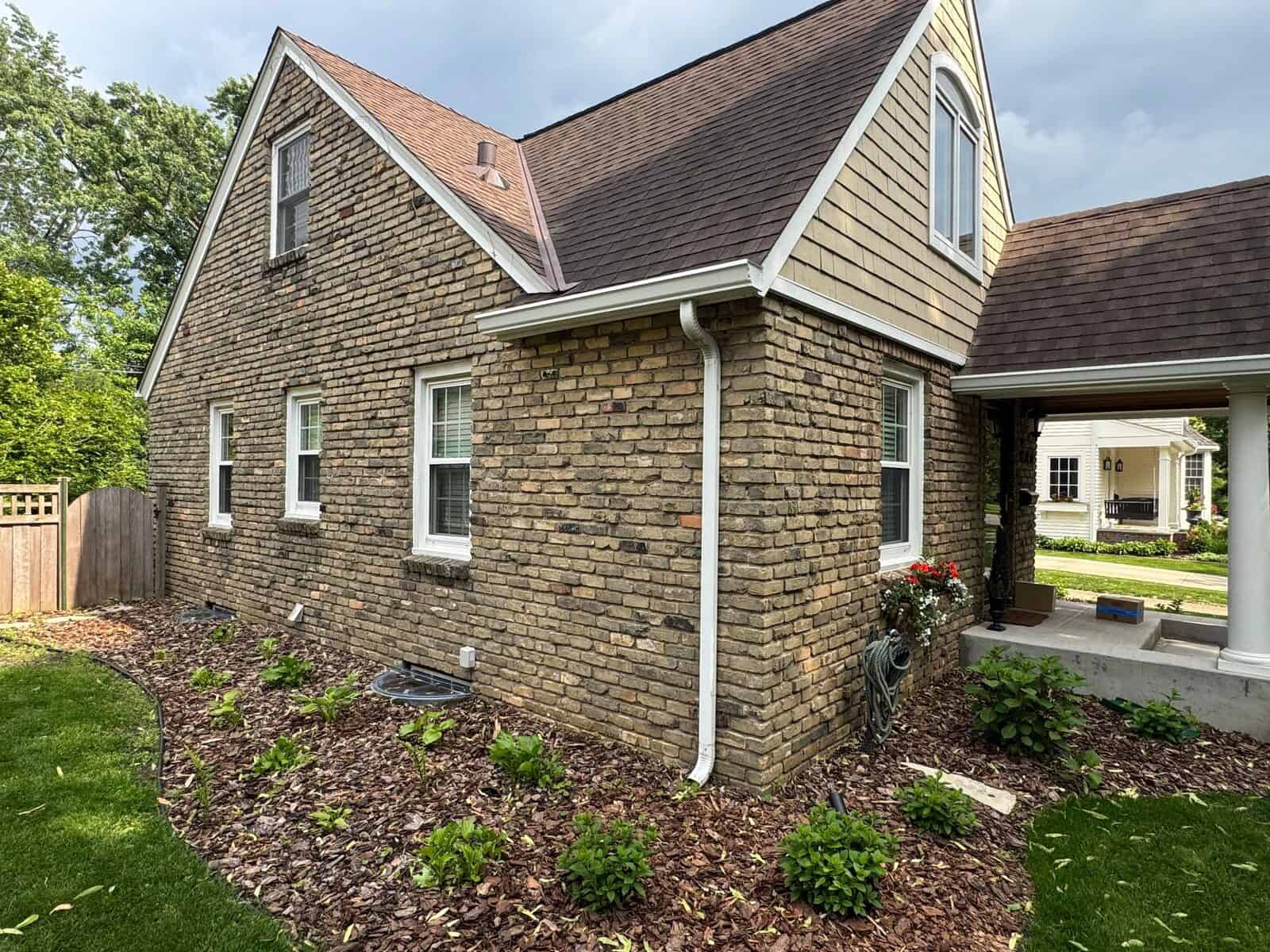 Malarkey Vista roof in Heather and Pella 250 Series windows on a St. Louis Park, MN home