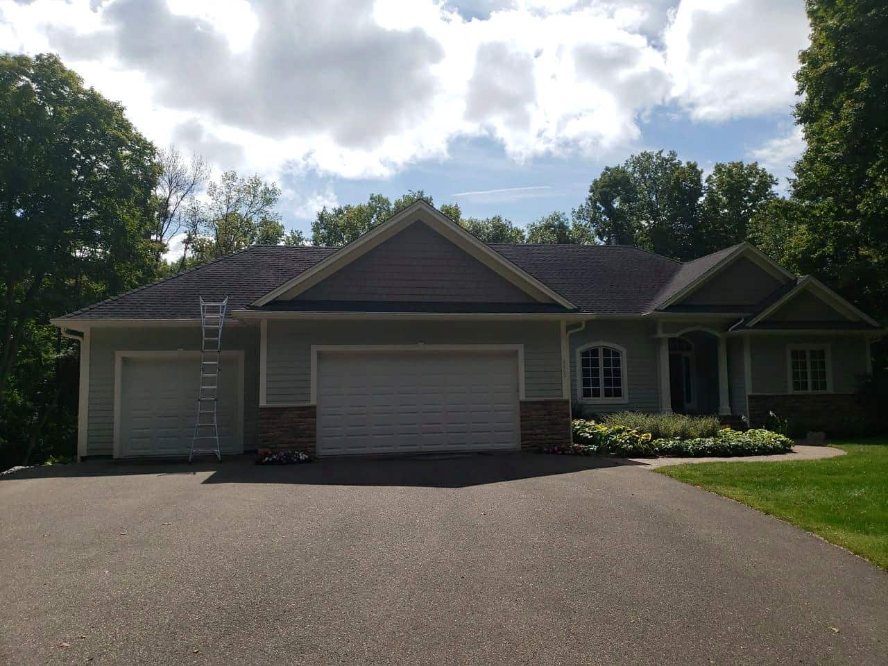 Front of a Rockford, MN home before its hail damage roof replacement